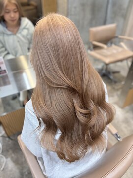 サンク 原宿 表参道(cinq) ミルクブラウンブリーチダブルカラーくびれミディアムレイヤー