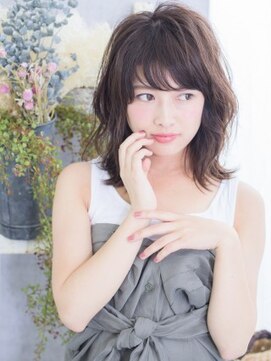 ネオリーブ クーロ(Neolive curro) 柔らか質感のアッシュベージュ