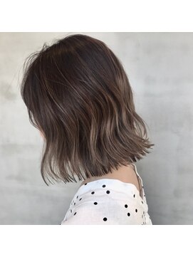 リリ(Riri) ミルクティーバレイヤージュ