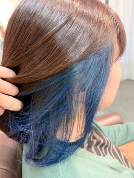 アイノア(AInoa) ミディアム×ブルーインナーカラー