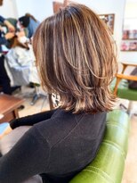 マリアバイアフロート(Maria by AFLOAT)&nbsp;#2脱白髪染め自然なハイライトミディアムレイヤーカット