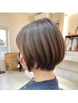 フゥカ 類家店(fuka)&nbsp;八戸 艶 丸み アゴライン ショートボブ 20代 30代 40代 50代