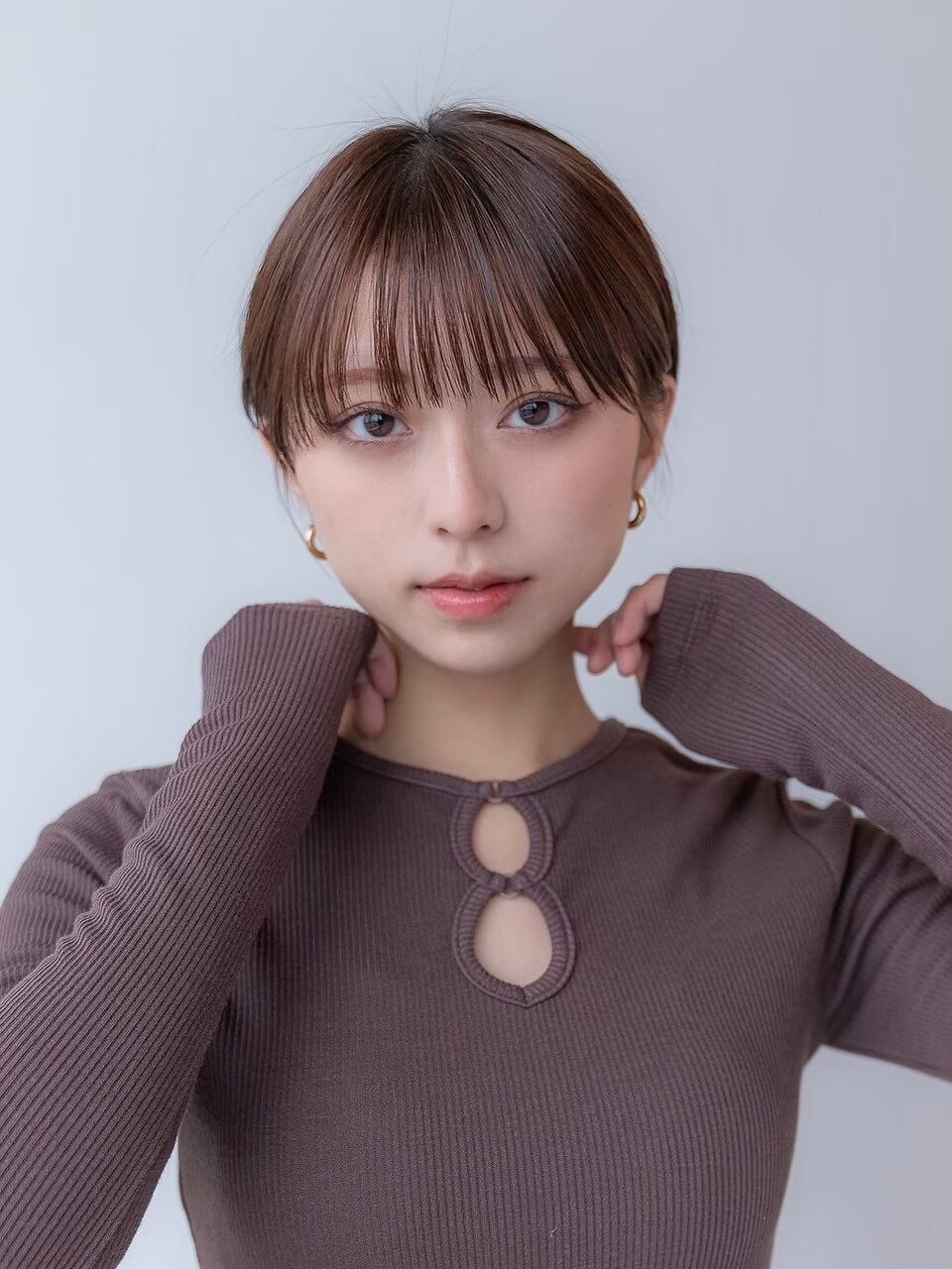 Lohen バイカラーカットオフショートジレ グレージュカラーショートフルバンク似合わせカットイメチェン