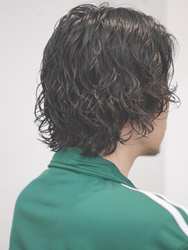 ユノ(juno) メンズミディアム　パーマ　えりあし外はね