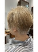 ショートボブ