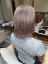 スペックホルダーミミ(Spec Holder mimi) 切りっぱなしボブ×ベージュ8.16ハイライトカラー