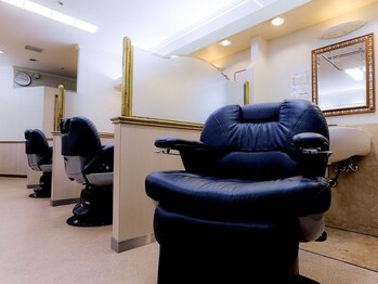 ヘアサロン 銀座マツナガ新宿店(hair salon)の写真/居心地の良い空間で、あなただけのサロンタイムを…☆ゆったりとした時間を過ごしたい方におすすめです◎