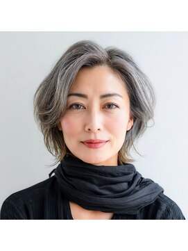 ブローニュ(Boulogne) グレイヘアで魅せる！ミディアムショート