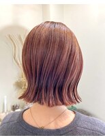 ロッカ(ROCCA)&nbsp;カシスブラウンの切りっぱなしボブ