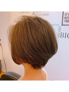 リル 塚口(LiL) くびれショートスタイル/ism