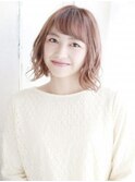 ハイトーンベージュのニュアンスボブスタイル