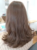 クッカ(kukka) ゆったりレイヤーのミディアムスタイル