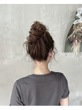 ウィロウ(WILLOW) 2021SS/ hairmakeWILLOWタイト×ルーズお団子