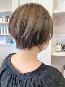 キャアリー(Caary) 福山市美容室Caary人気 前下がりショート ミントアッシュカラー