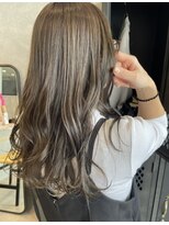 アチーブリス(achieve Liss)&nbsp;透明感透け感アッシュグレージュ 柔らかウェーブロング