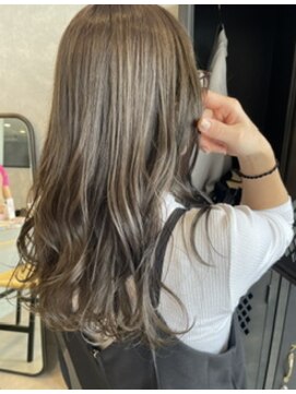 アチーブリス(achieve Liss) 透明感透け感アッシュグレージュ 柔らかウェーブロング