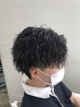 オーシャントーキョー(OCEAN TOKYO) ツイスパセンターパート(刈り上げツーブロック黒髪パーマ)