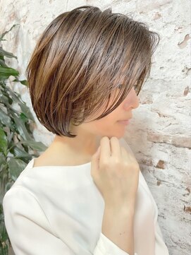 ルーファス メグロ(Ruufus Meguro) 40代50代/白髪ぼかしハイライト/ふんわりショート