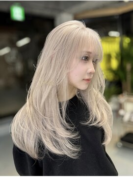 ベル(BEL) ホワイトブロンド/レイヤーカット