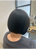 大人可愛い黒髪暗髪耳掛け小顔丸み切りっぱなしボブ