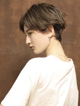 シアンデルカ(CYANDELUCCA) 前髪長めショートヘア