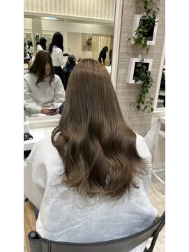 ゼル イオンタウン名西(ZELE) 透明感ベージュカラー