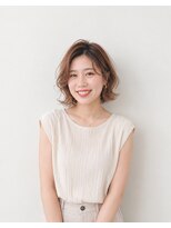 カウチ ヘアー ドレッシング(COUCH Hair Dressing) 女性らしいミディアムカールスタイル