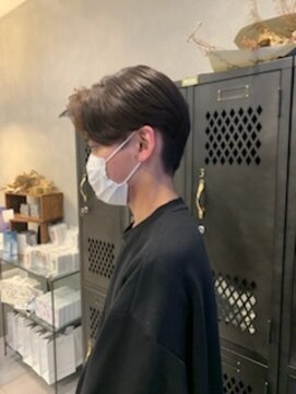 アチーブリス(achieve Liss) メンズ 韓国風センターパート刈り上げヘア 黒髪暗髪ナチュラル