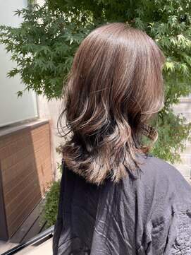 エム インターナショナル 春日部本店(EMU international) グレージュの筋感ハイライト