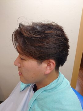 ヴェルデ シンバシ(VERDE SHINBASHI) アップバング センターパート マッシュ ツーブロック フェード