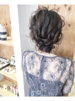 ニド(2do)&nbsp;結婚式お呼ばれウェーブルーズアレンジ