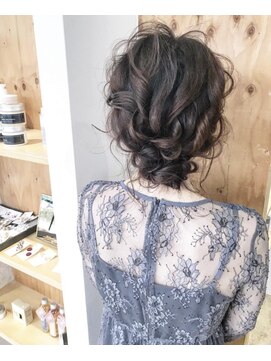 ニド(2do) 結婚式お呼ばれウェーブルーズアレンジ