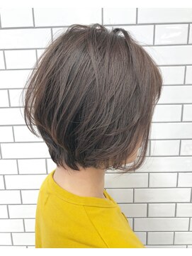 アメリ ココロ 南森町店(Ameri cocoro.) 大人可愛い20代30代40代グレージュ前下がり小顔ボブショート