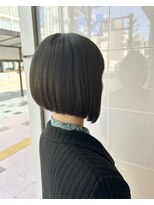 モード系前下がりボブ