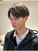12496刈り上げセンターパートハイライトカラーフェザーショート