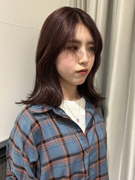 ジーナ 流山おおたかの森(Zina) くびれヘア ミディアムレイヤー ワインレッド