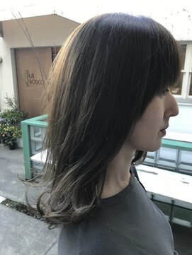 ブラーノ(Burano) アッシュグレーカラー。ハイライト。