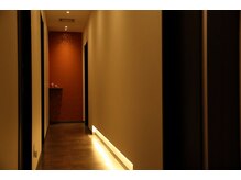 グレコ(GRECO)の雰囲気（各部屋へと続く廊下）