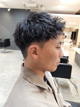 ニアウ 伊勢崎連取店(Niau) 刈り上げアップバングメンズショートツイストスパイラルパーマ