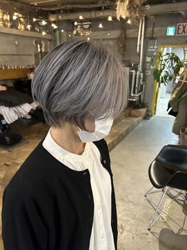 ウィークエンド(WEEKEND) グレー×ショートスタイル