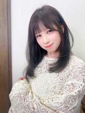 ハロー(...Hello) レイヤーカット ロングレイヤー 顔周りカット アッシュカラー