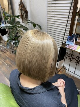 ロア(Loah) 透明感ハイトーンベージュ/ストレートボブ