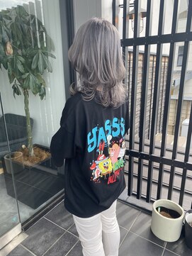エミタス 柳通り(Emitas.) 【和歌山美容室】レイヤーカット+シルバーグレー