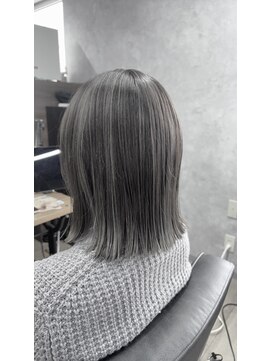 切っぱなしミディ×グレーカラー