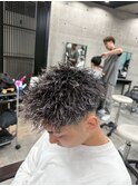 ホワイトメッシュ短髪ツイスパメンズ/刈り上げ/眉毛/ツイスト