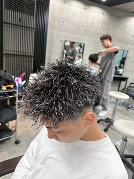 イーラ(era) ホワイトメッシュ短髪ツイスパメンズ/刈り上げ/眉毛/ツイスト