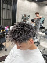 イーラ(era) ホワイトメッシュ短髪ツイスパメンズ/刈り上げ/眉毛/ツイスト