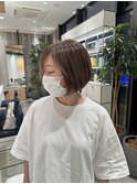 派手すぎない白髪ぼかしハイライト　オフィスで浮かない