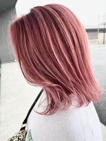 ソアロ(SOARO)&nbsp;外はねレイヤー艶感カラーハッシュカットダークダスティピンク