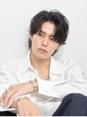 30代大人男子の抜け感ヘア。センターパートルーズパーマ